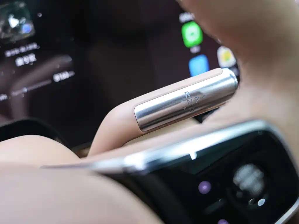 AITO ASK THE WORLD M8