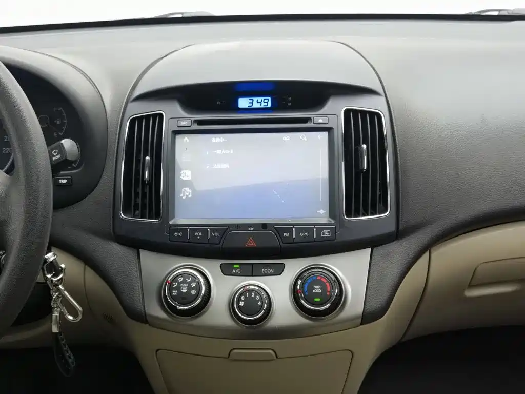 Hyundai Elantra — миниатюра 12
