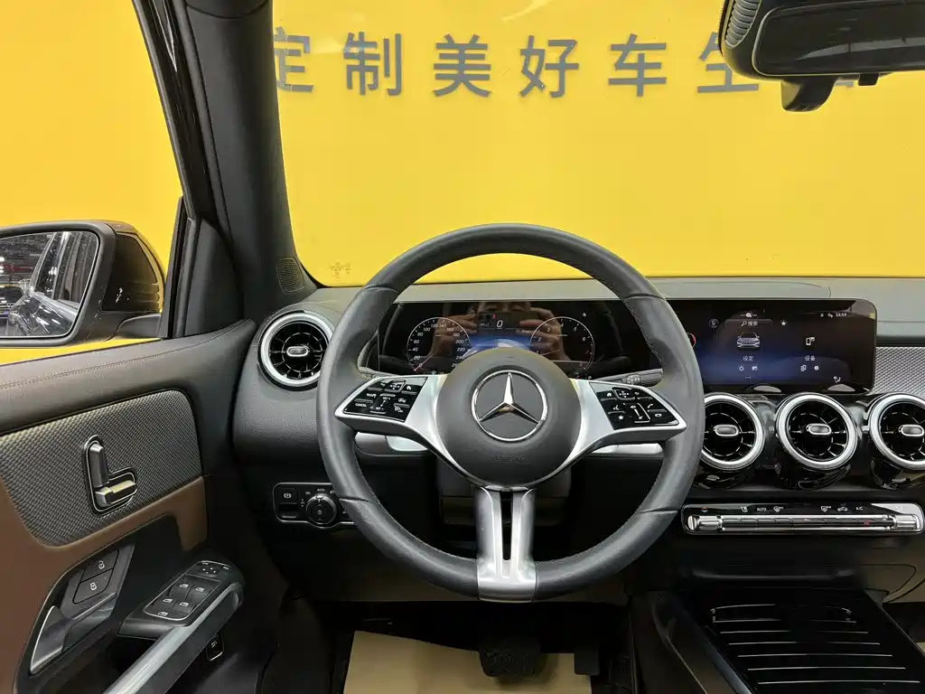 Mercedes-Benz GLB — миниатюра 33