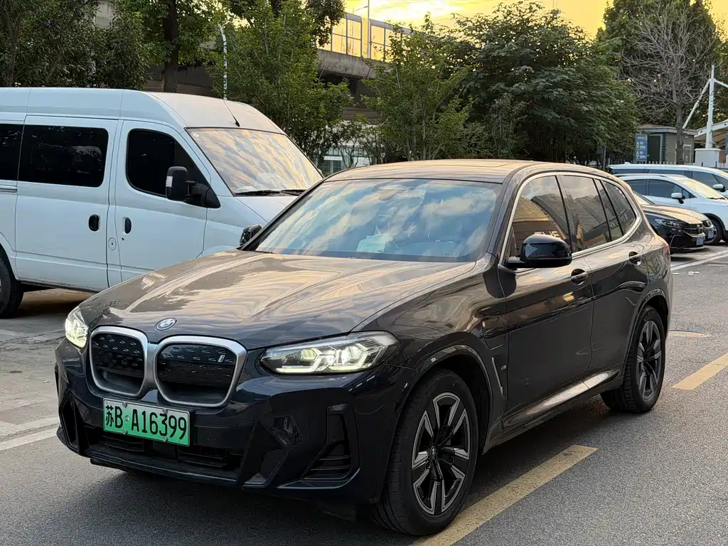 BMW iX3