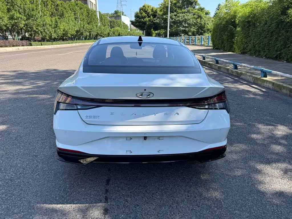 Hyundai Elantra 2021 1.5L CVT LUX Luxury
