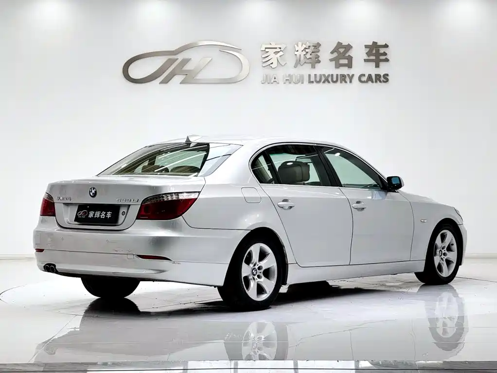 BMW 5 Series — миниатюра 7