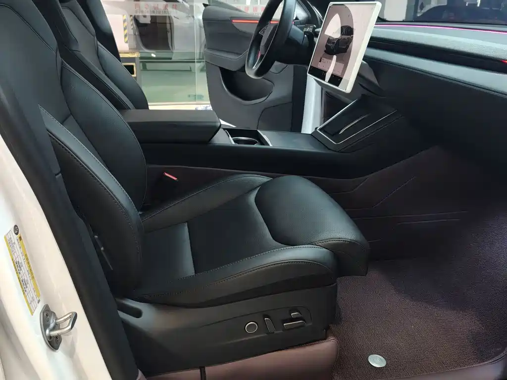 Tesla Model Y L — миниатюра 10