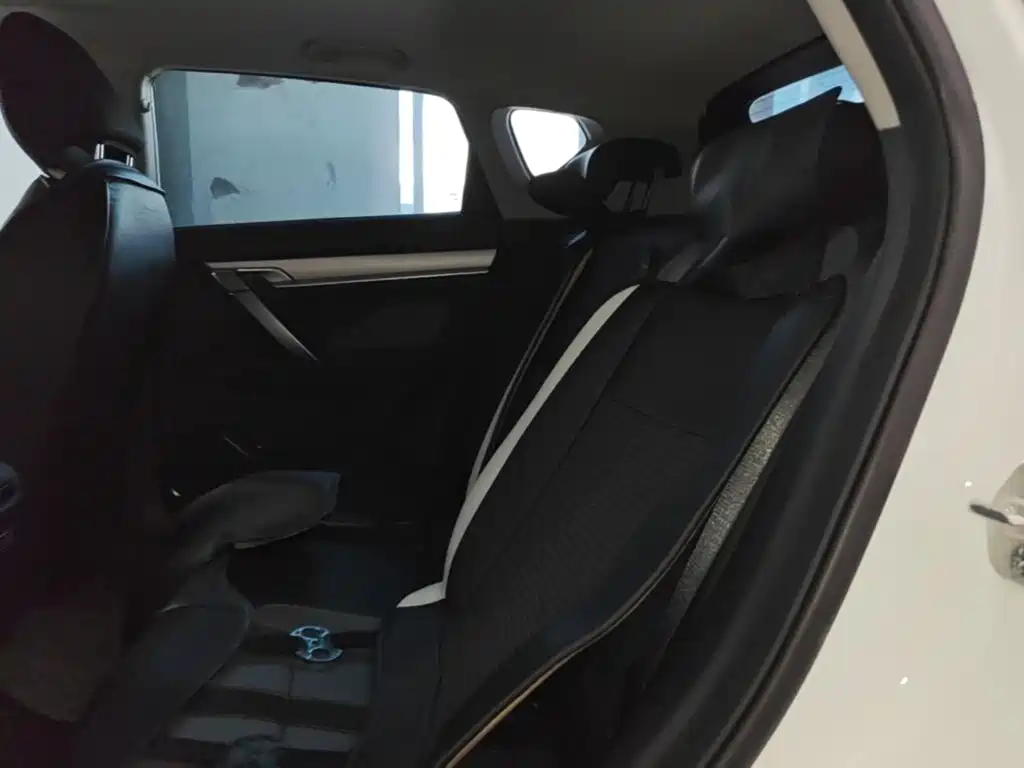 Geely Binyue — миниатюра 17