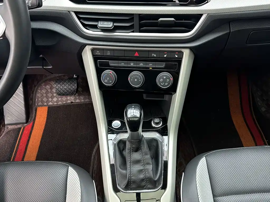 Volkswagen T-Roc — миниатюра 15