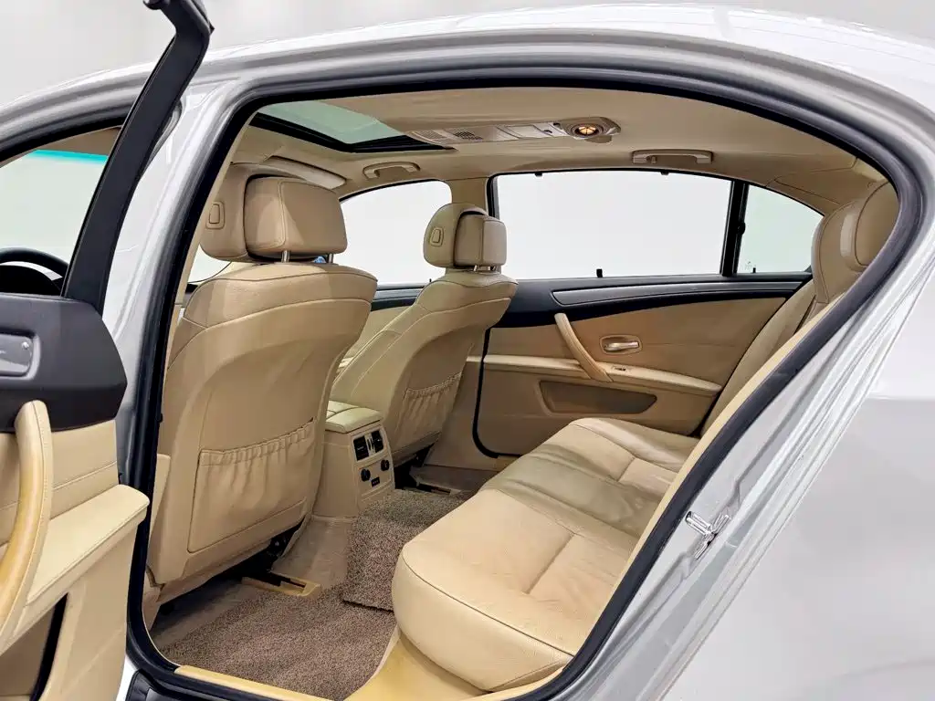 BMW 5 Series — миниатюра 8