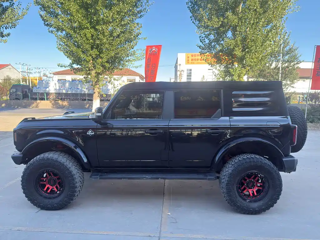 Ford Bronco (Import) — миниатюра 7