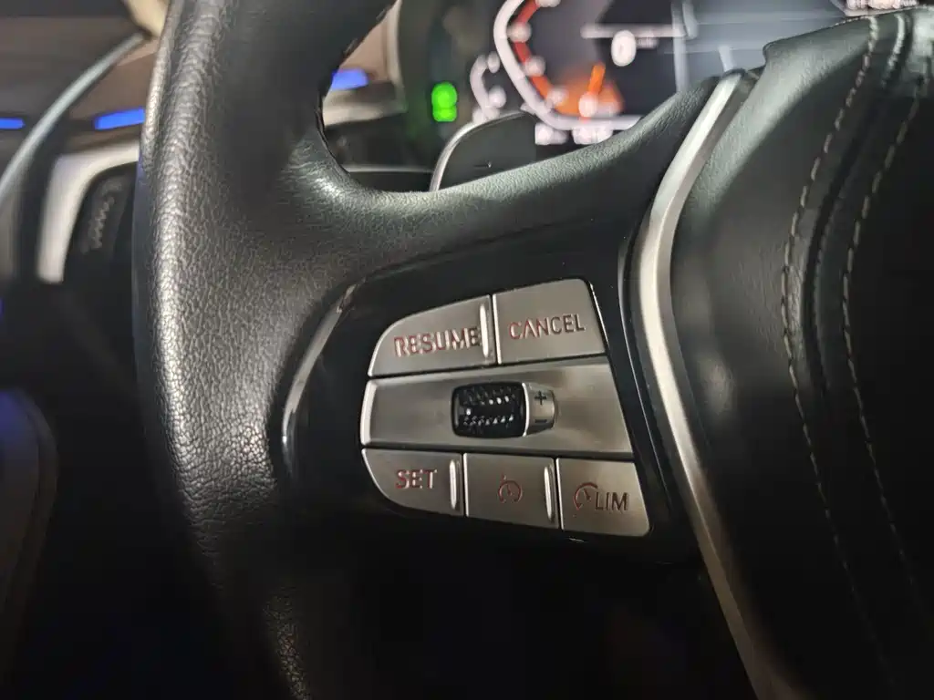 BMW 5 Series — миниатюра 14