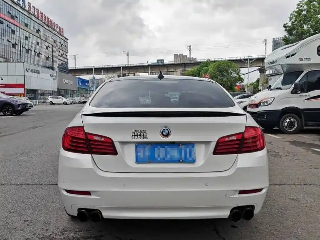 BMW 5 Series — миниатюра 8