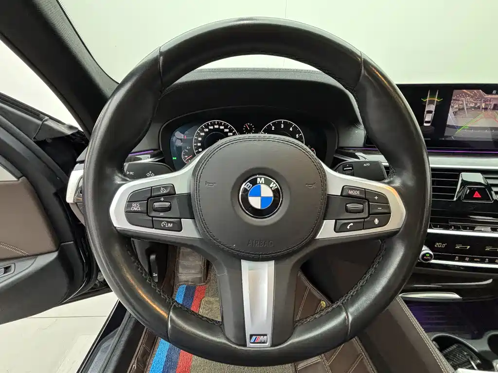 BMW 5 Series — миниатюра 6