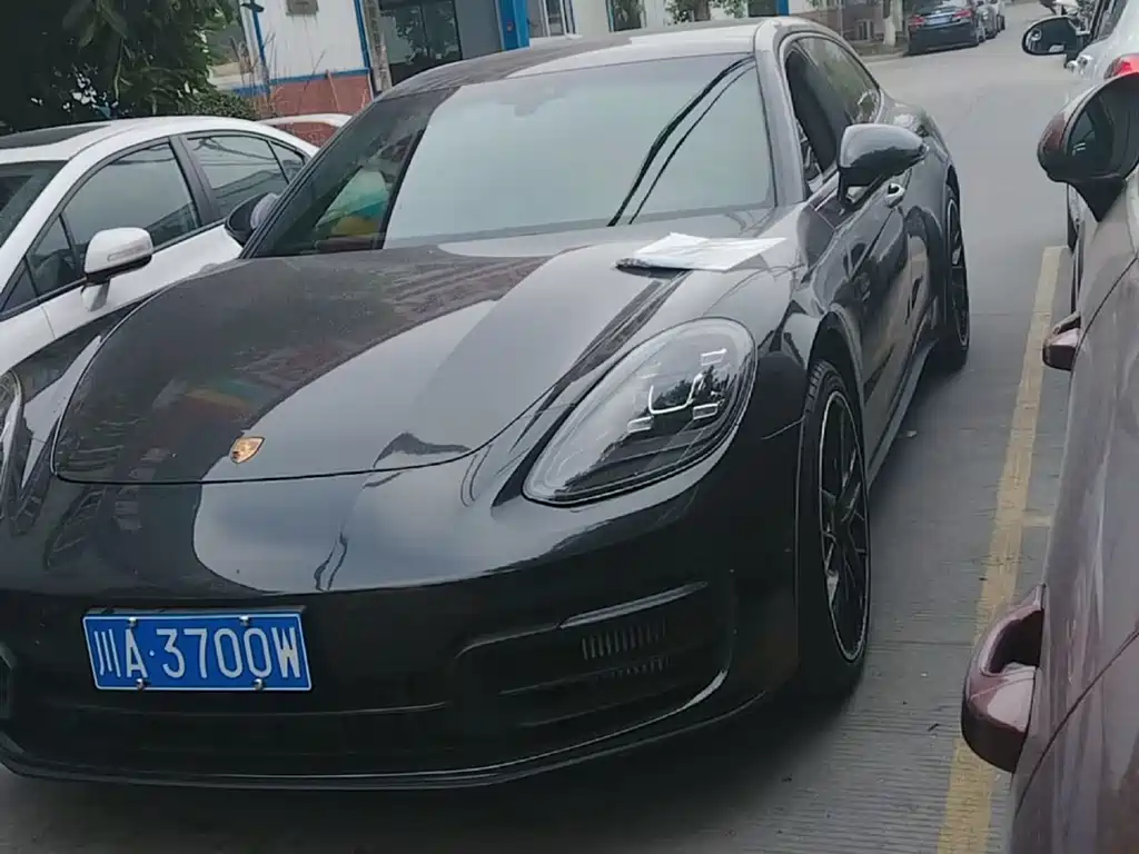 Porsche Panamera 2021