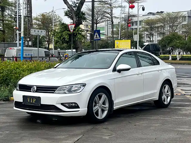 VOLKSWAGEN LINGDU 2016