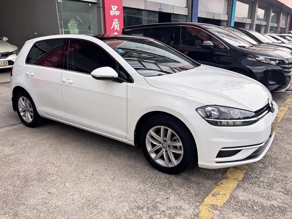 VOLKSWAGEN GOLF