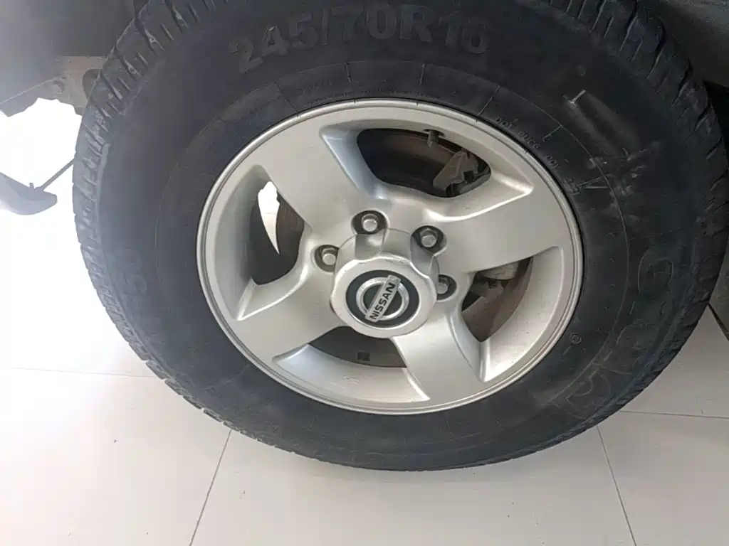 Nissan Paladin — миниатюра 23