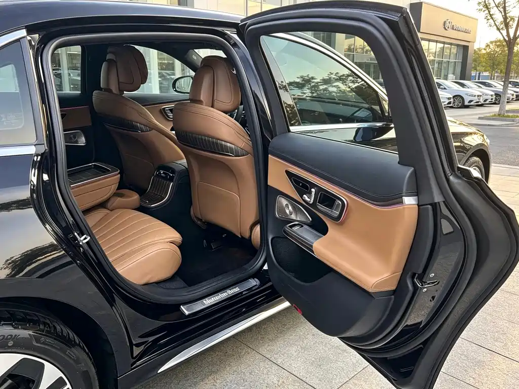 Mercedes-Benz E-Class — миниатюра 10