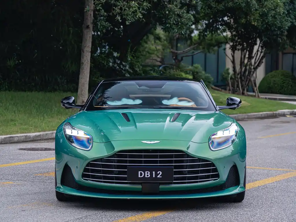 Aston Martin DB12 — миниатюра 2