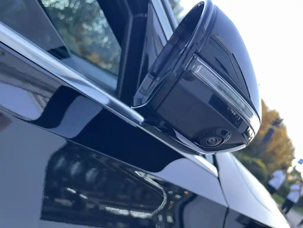 Mercedes-Benz E-Class — миниатюра 4