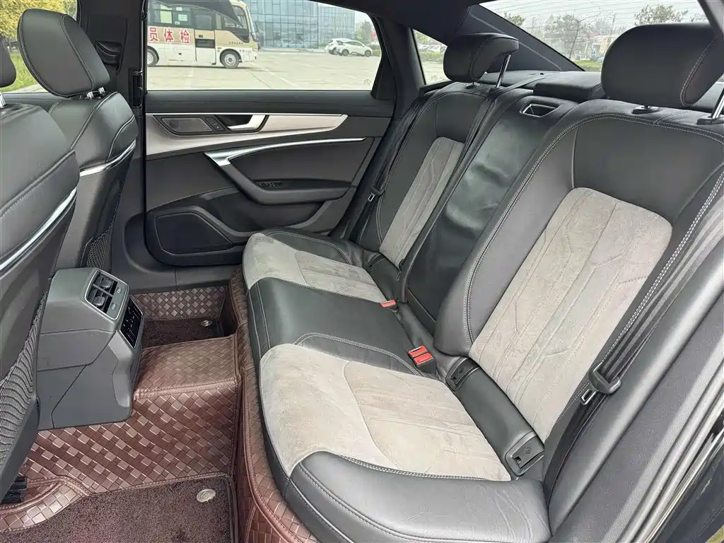 Audi A6L — миниатюра 12