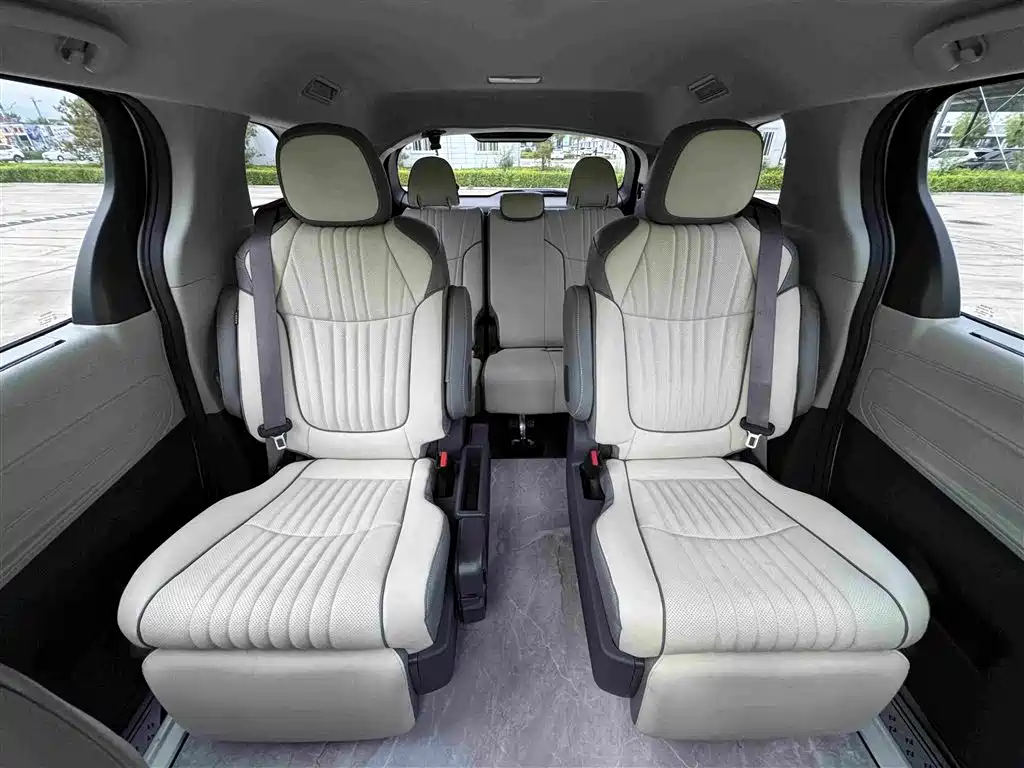 Toyota Sienna — миниатюра 11