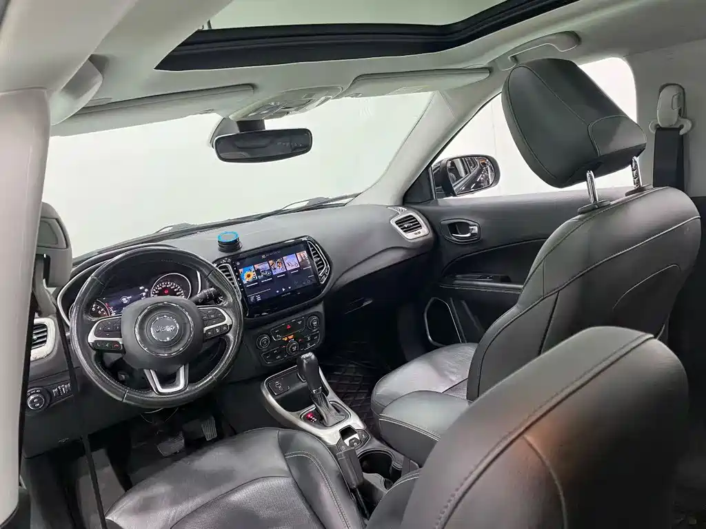Jeep Compass — миниатюра 6