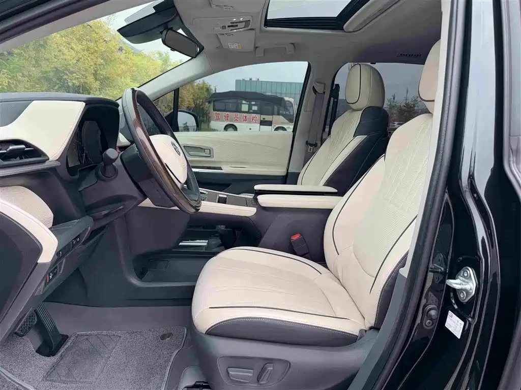 Toyota Sienna — миниатюра 4