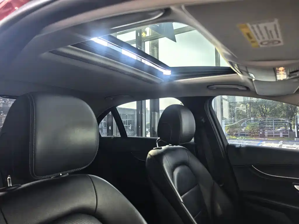 Mercedes-Benz C-Class — миниатюра 6