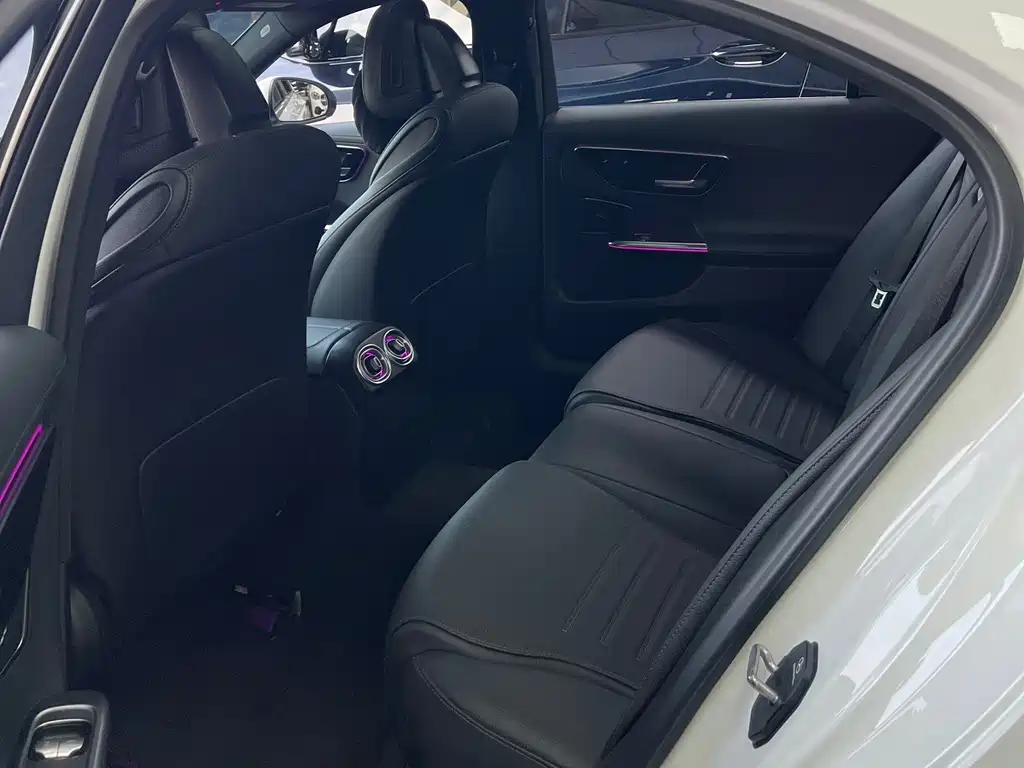 Mercedes-Benz C-Class — миниатюра 5