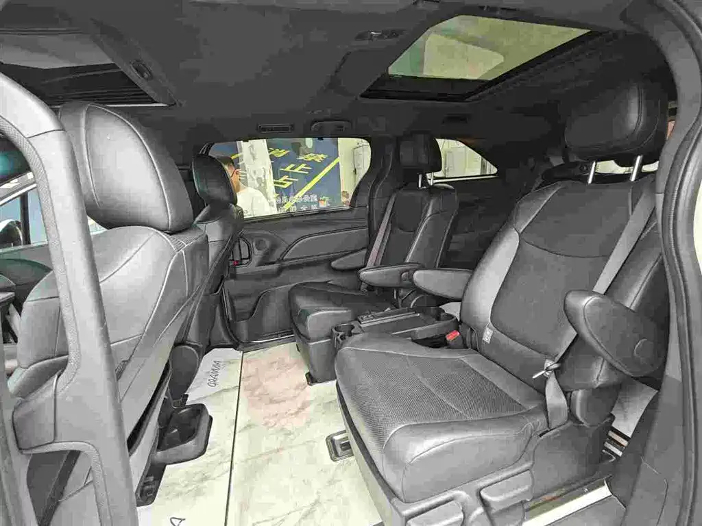 Toyota Granvia — миниатюра 9