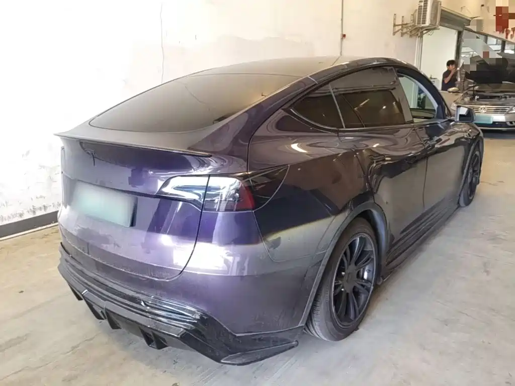 Tesla Model Y — миниатюра 7