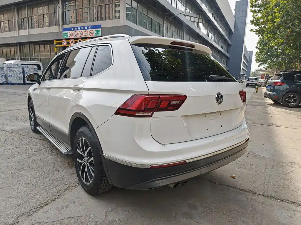 Volkswagen Tiguan L — миниатюра 4