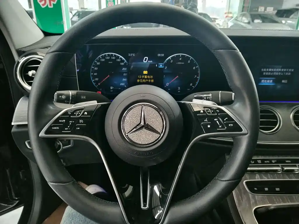 MERCEDES-BENZ E CLASS