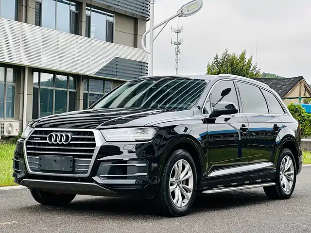 AUDI Q7 2019