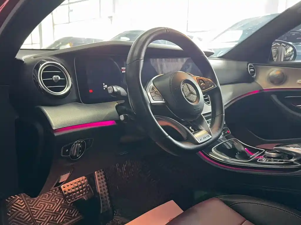 MERCEDES-BENZ E CLASS