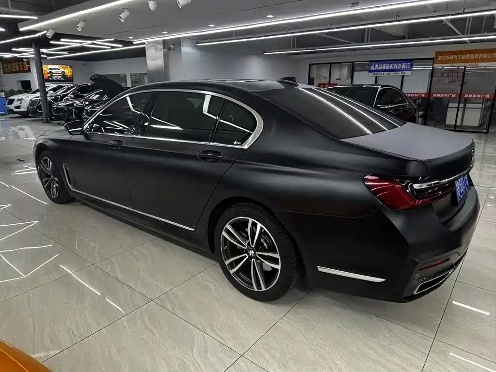 BMW 7 Series — миниатюра 4
