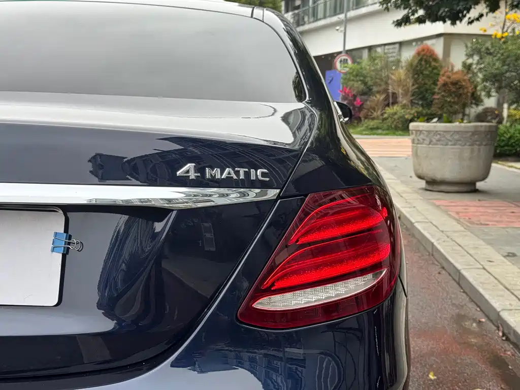 MERCEDES-BENZ E CLASS