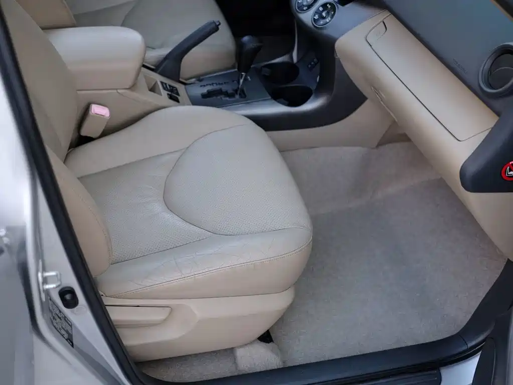 Toyota RAV4 — миниатюра 43