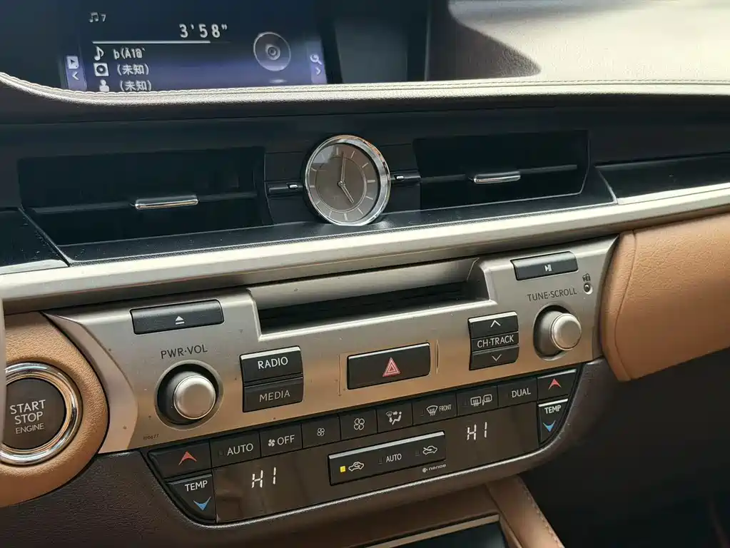 Lexus ES — миниатюра 13
