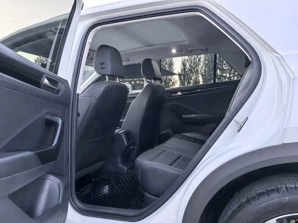 Volkswagen T-Roc — миниатюра 5