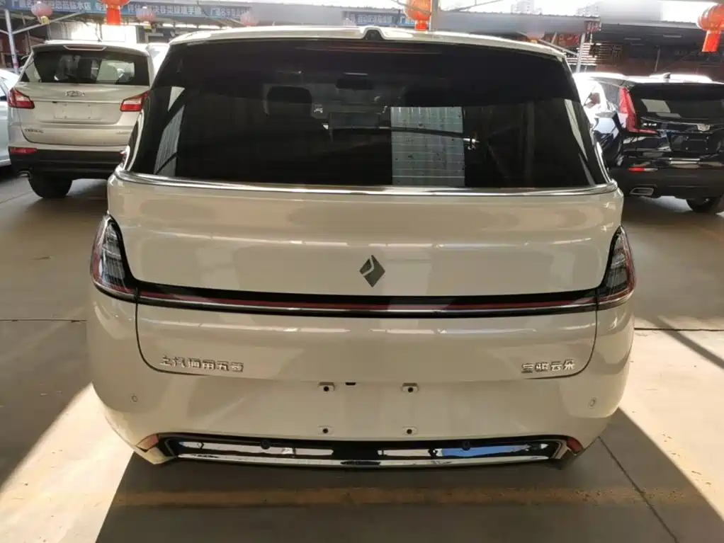 Baojun Yunduo — миниатюра 6