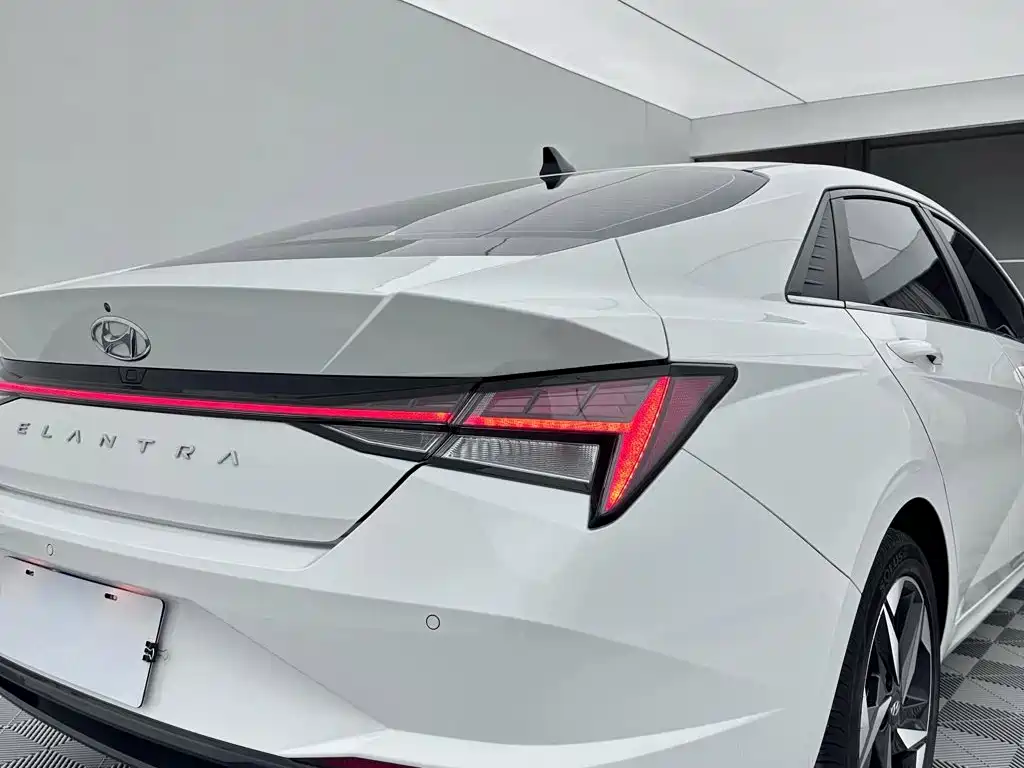 Hyundai Elantra — миниатюра 9