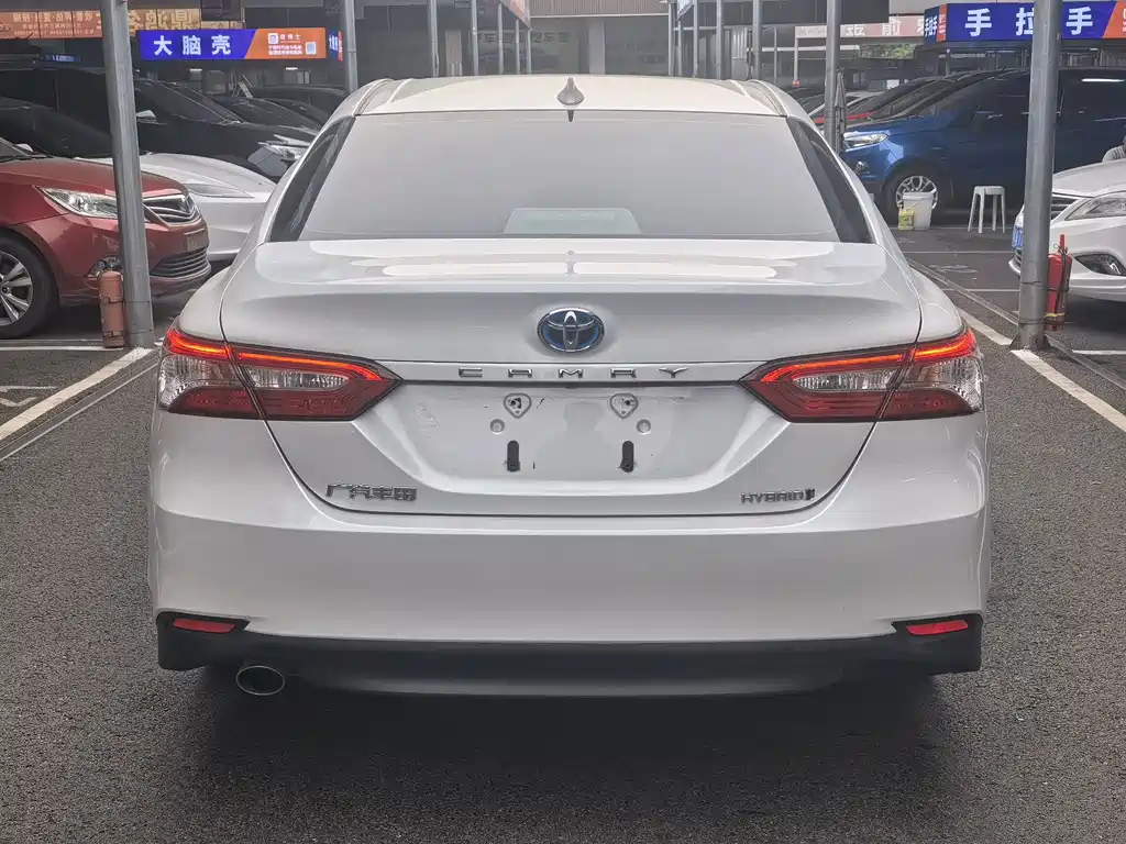 Toyota Camry — миниатюра 5