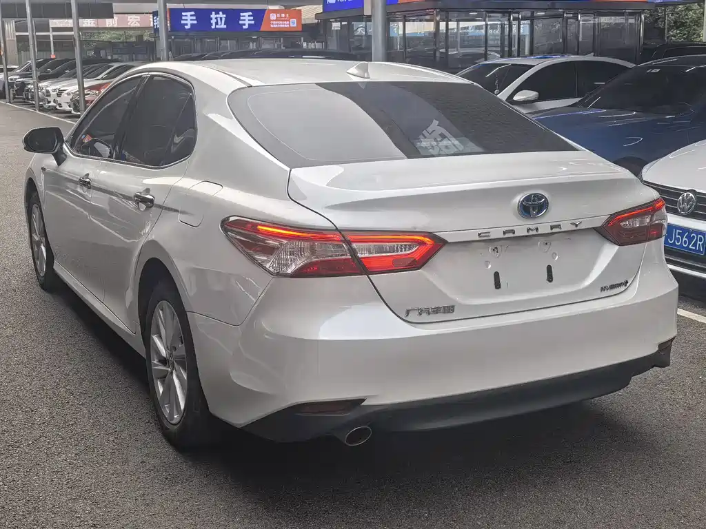 Toyota Camry — миниатюра 6