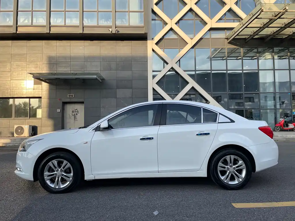 Chevrolet Cruze — миниатюра 5