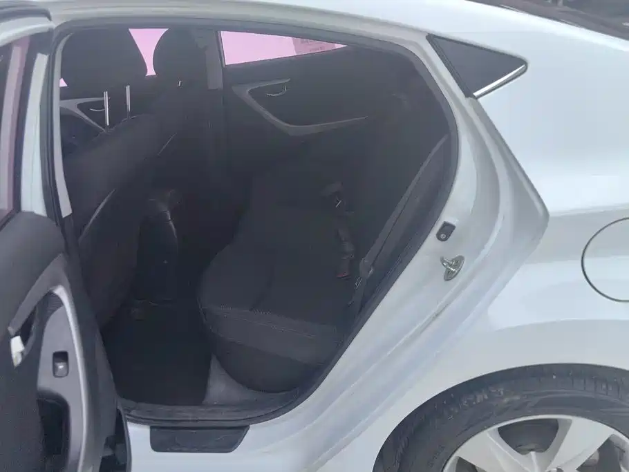 Hyundai Elantra Langdong — миниатюра 11