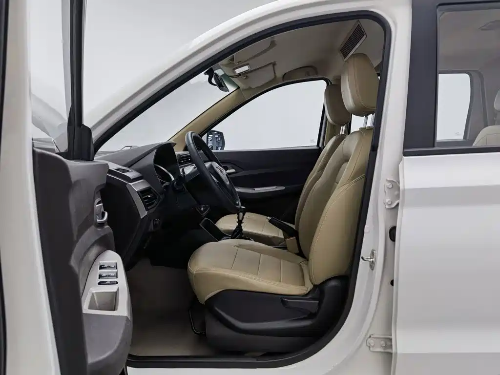 Wuling Hongguang — миниатюра 10