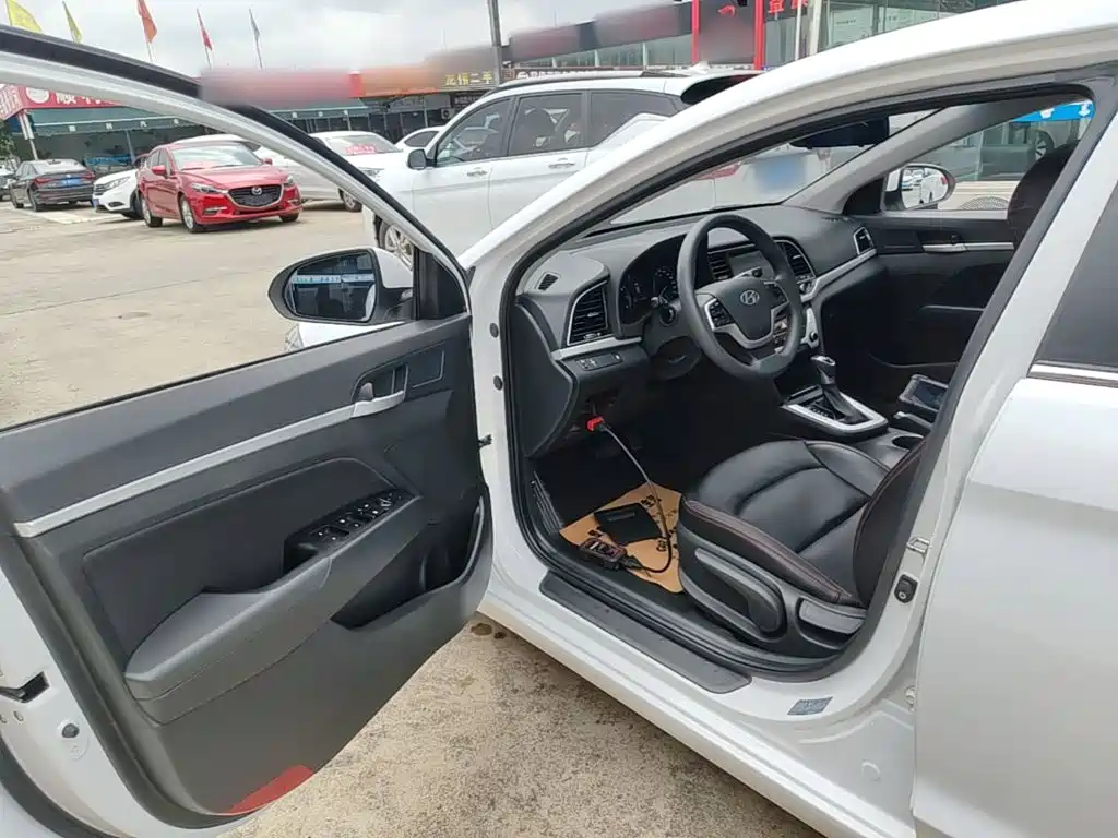 Hyundai Elantra — миниатюра 16