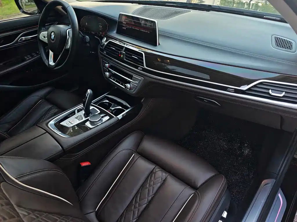 BMW 7 Series — миниатюра 26