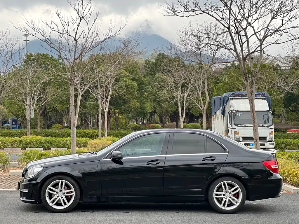 Mercedes-Benz C-Class — миниатюра 3