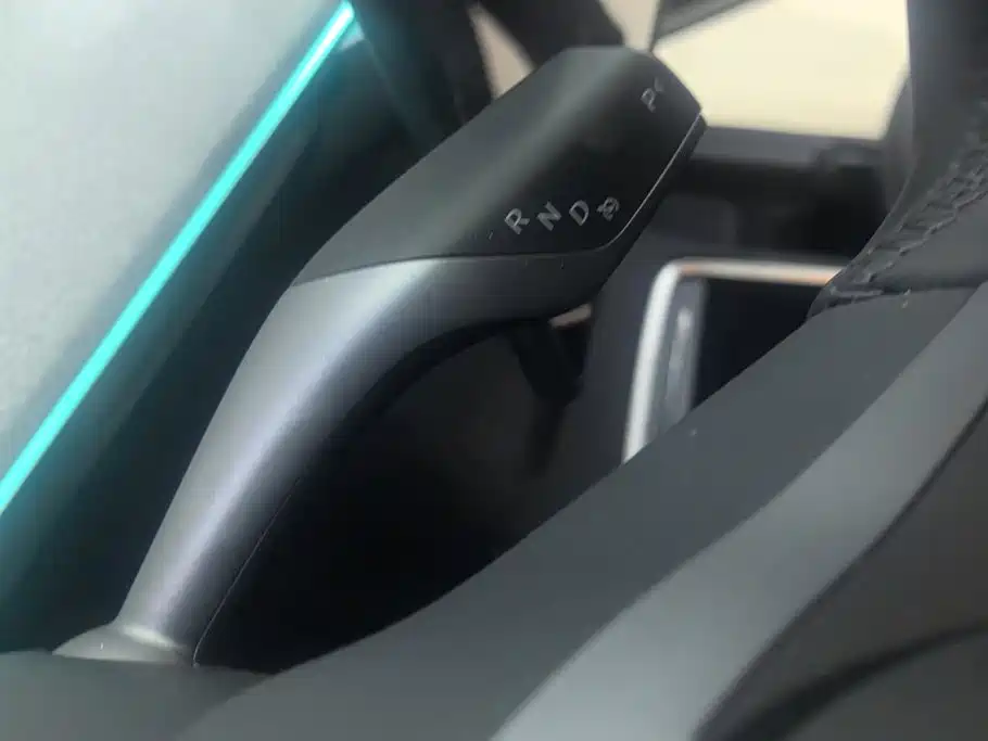 Tesla Model Y — миниатюра 16