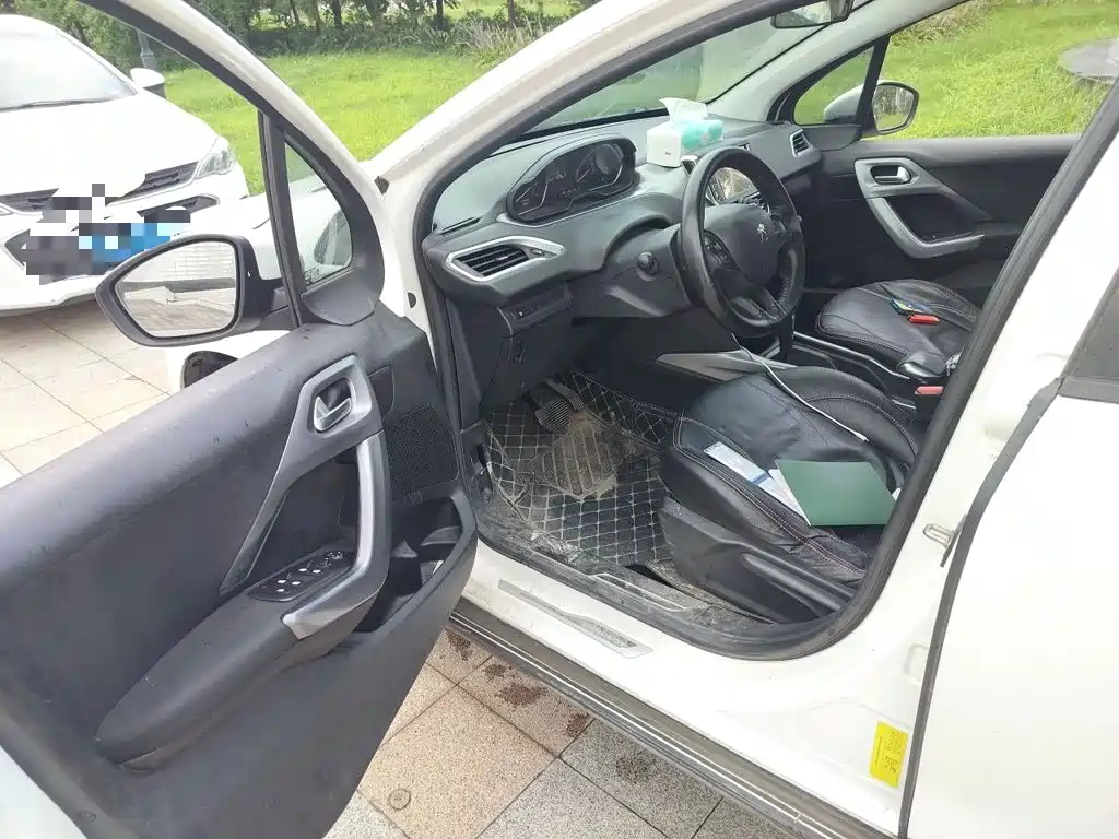 Peugeot 2008 — миниатюра 12